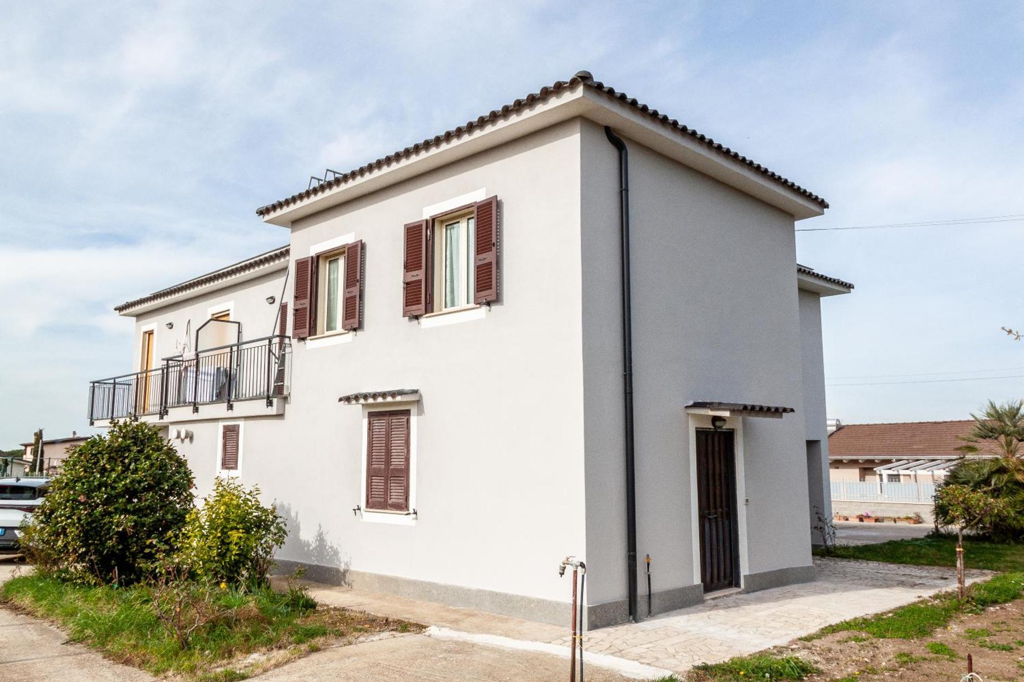 A Casa Di Marco Guesthouse - Apt Di Ciampino E Stazione Per Roma Marino Dış mekan fotoğraf