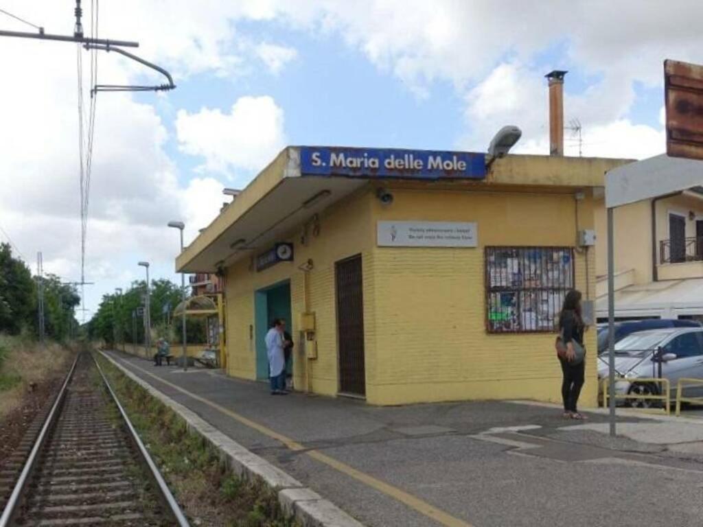 A Casa Di Marco Guesthouse - Apt Di Ciampino E Stazione Per Roma Marino Dış mekan fotoğraf